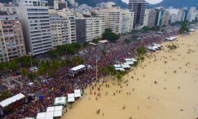 Rio de Janeiro recebe a 27ª Parada do Orgulho LGBTI+ em Copacabana