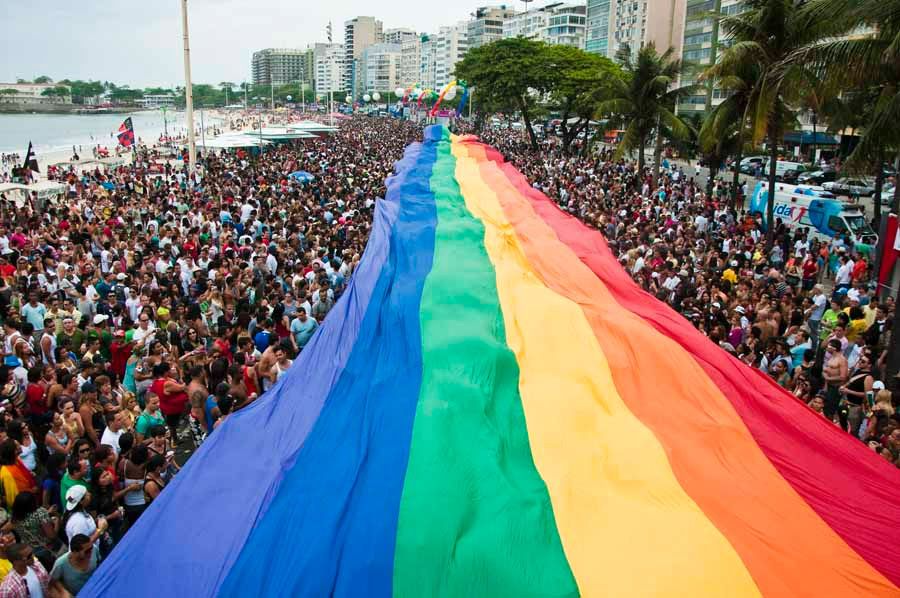 Equipes da Prefeitura do Rio atuam na 27ª Parada de Orgulho