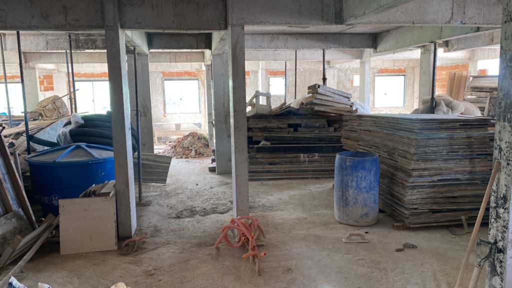 Prefeitura do Rio faz operação para demolir prédio irregular na Barra da Tijuca