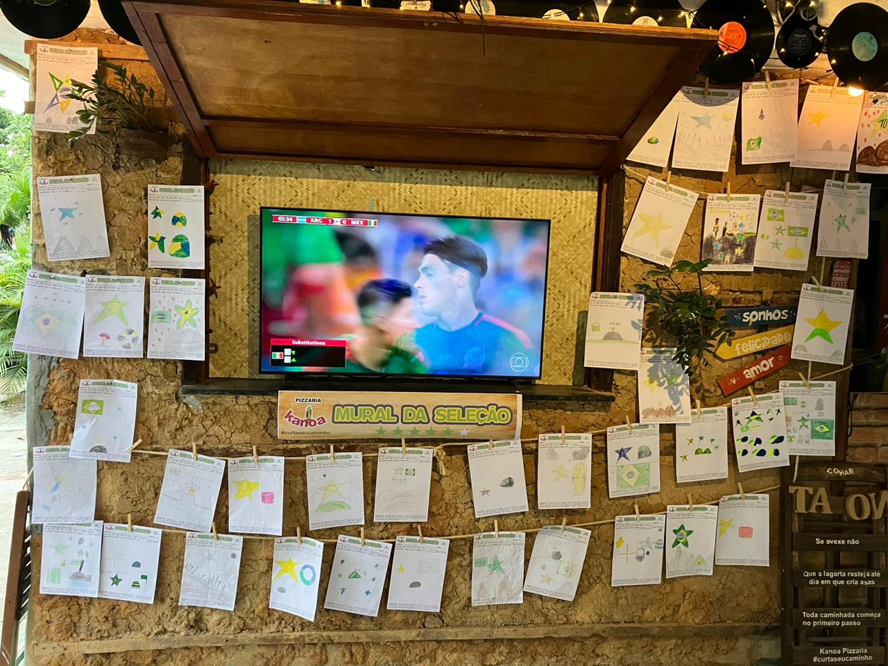 Pizzaria na Zona Norte oferece brotinho doce para crianças que acertarem quem vai ser o craque da Seleção Brasileira na Copa do Mundo