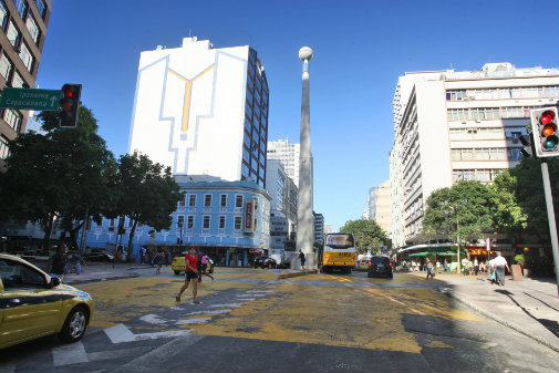 Obelisco de Ipanema vai ficar iluminado de azul nesta quarta