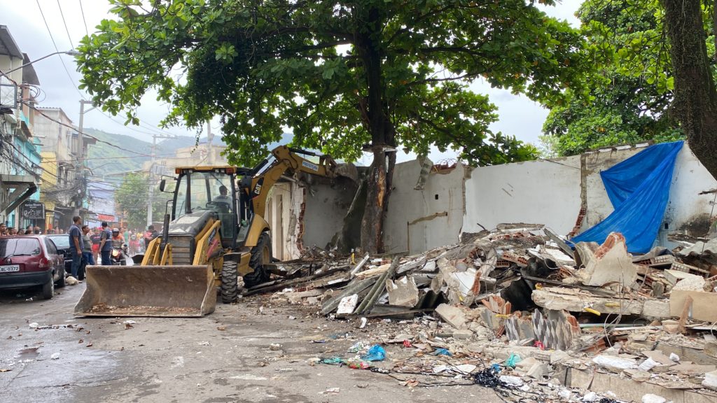 Prefeitura do Rio realiza demolição de 44 construções irregulares em Realengo
