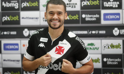 De Lucca e apresentado no CT Moacyr Barbosa do Vasco da Gama em 21 de dezembro de 2022. Foto: Daniel RAMALHO/VASCO