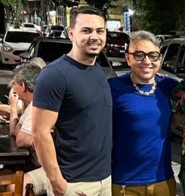 Matheus Fernandes, à esquerda em foto com o compositor Roberto Aquino