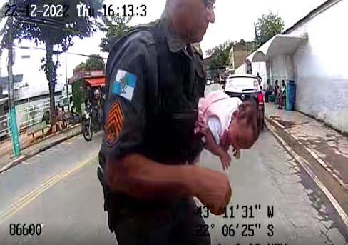 Bebê engasgado é resgatado por policial militar em Três Rios