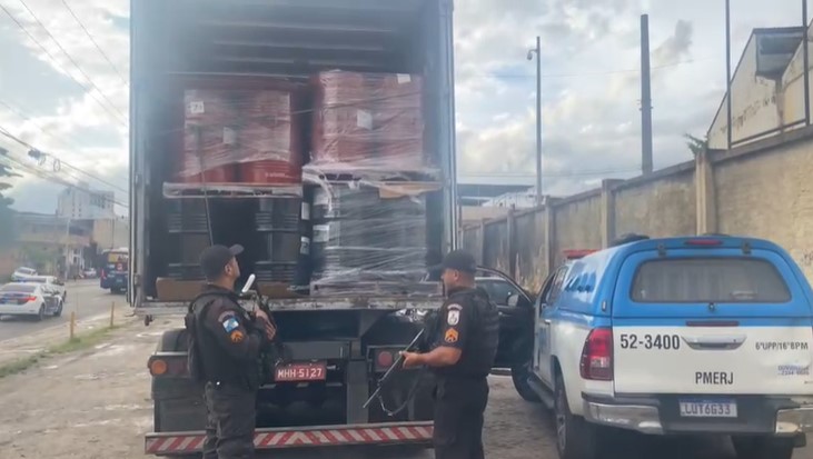 Polícia Militar recupera carga de óleo de R$ 215 mil