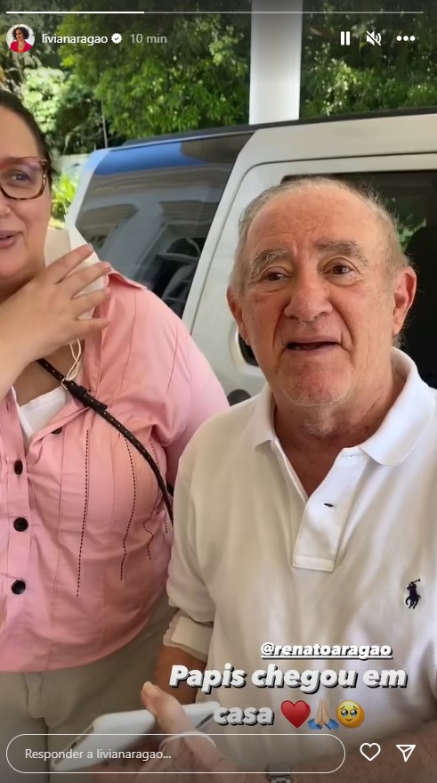 Renato Aragão em casa após ficar internado por dois dias em um hospital da Barra da Tijuca