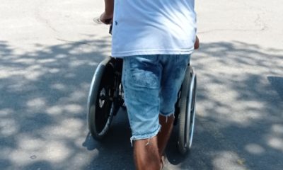 Cadeirante sofre para conseguir entrar em ônibus no Rio