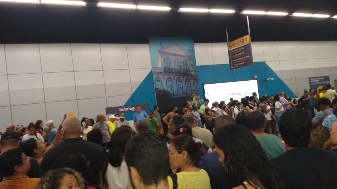 Tiroteio interrompe circulação da linha 2 do MetrôRio nesta quinta