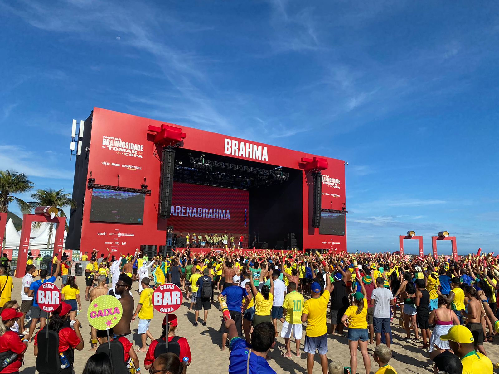 Torcedores agitam o Rio no último jogo do Brasil na fase de grupos (Foto: Gabriela Marino/ Super Rádio Tupi)