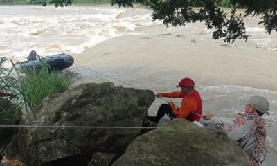 Bombeiros encontram para-choque que pode ser do carro que caiu no Rio Guandu
