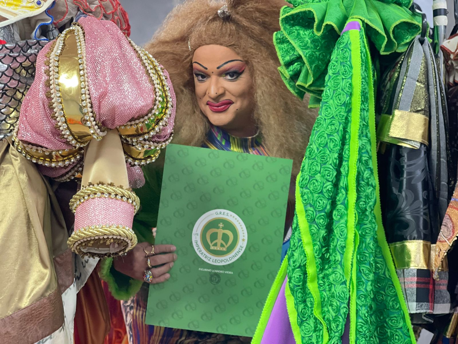 Drag Queen Suzy Brasil será o diabo no desfile da Imperatriz Leopoldionense