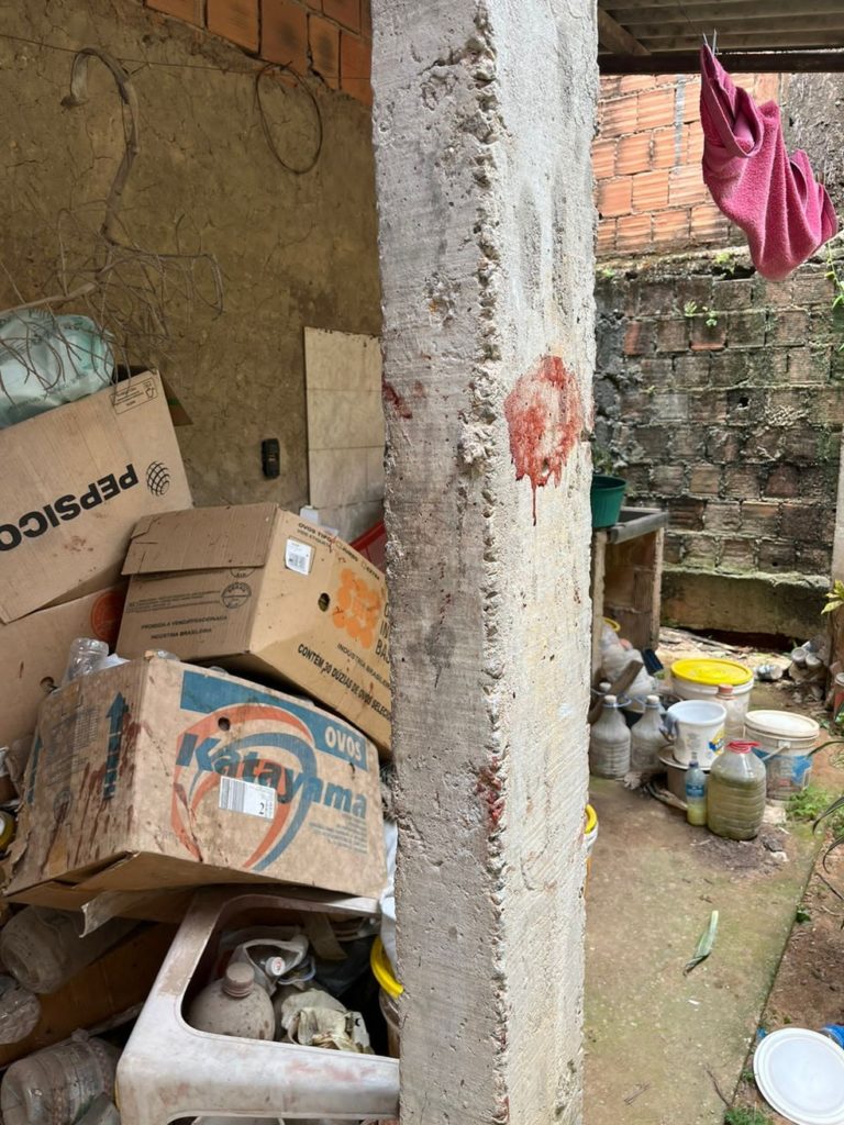 Adolescente é esfaqueada após desentendimento político e por questões de gênero