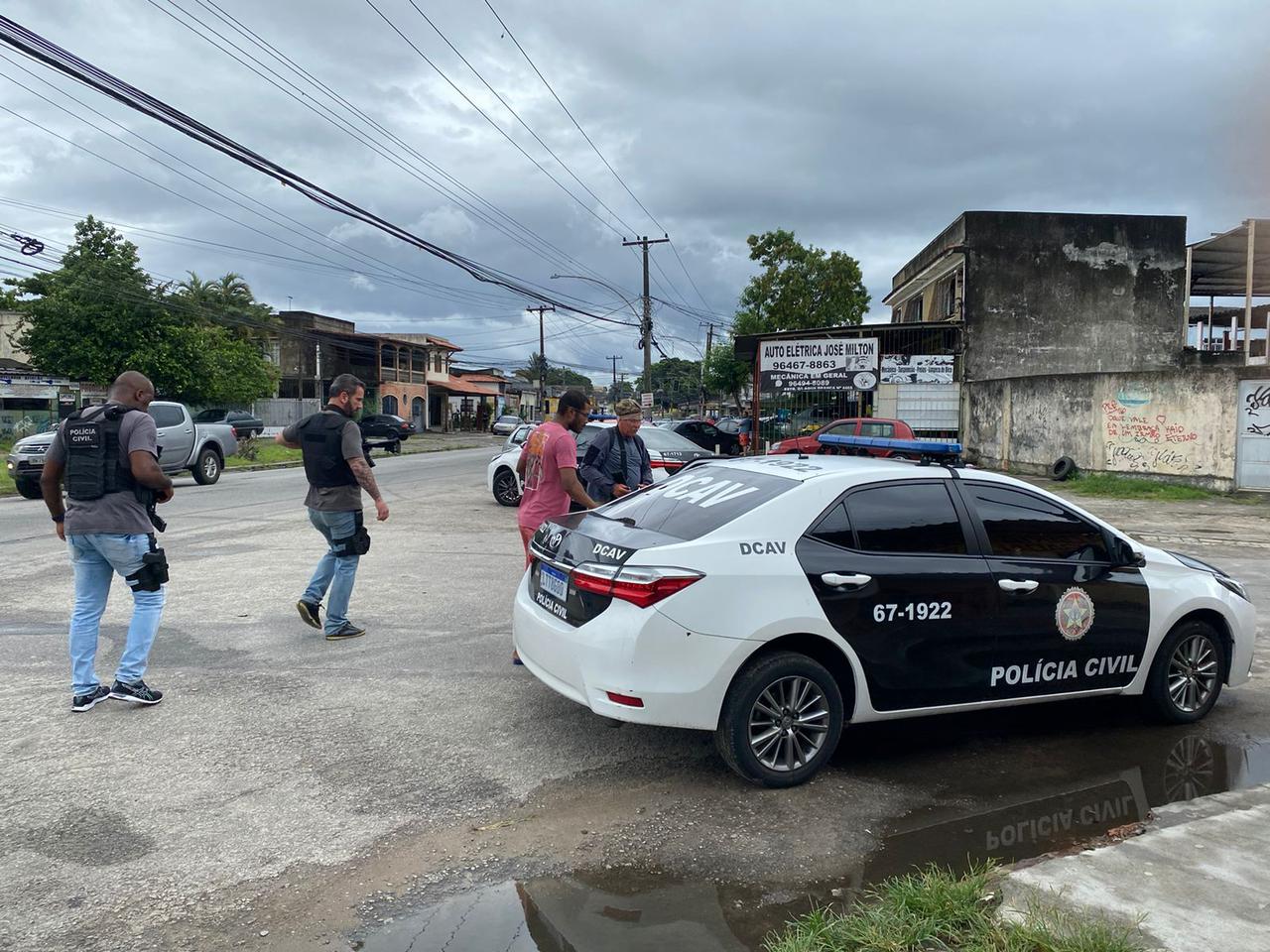 Pai é preso por agredir filhas de 3 e 4 anos na Zona Oeste do Rio