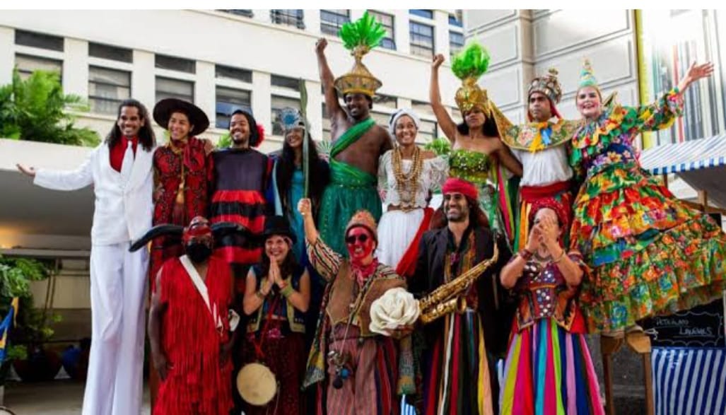 Companhia de Mystérios e Novidades realiza na Praça da Harmonia o 'Auto do Belo Amor - Pajelança na Travessia'