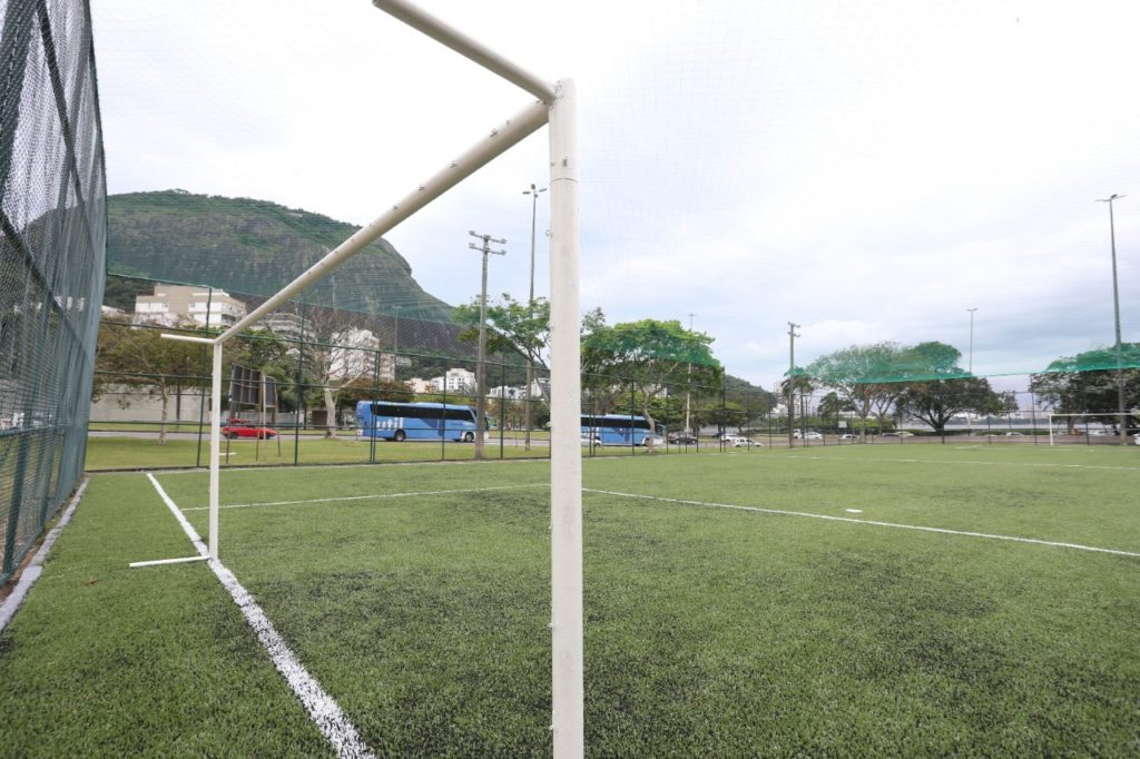 Prefeitura entrega campos de futebol na Lagoa