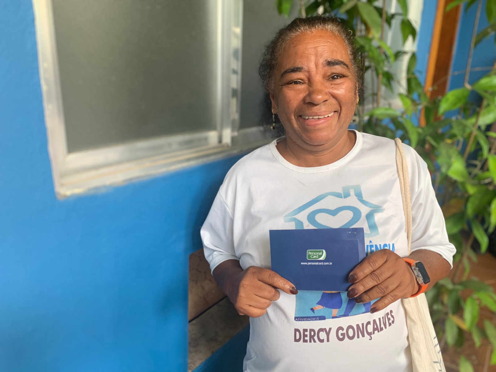 Prefeitura do Rio entrega mais de mil cartões alimentação para idosos em situação de vulnerabilidade alimentar