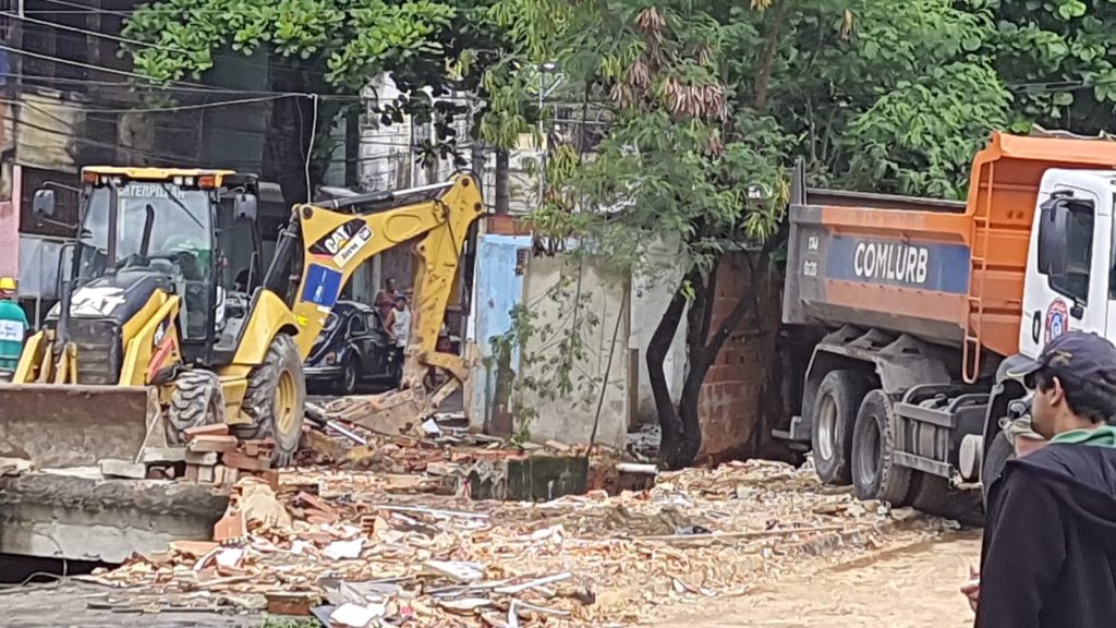 Operação contra construções irregulares na Zona Oeste do Rio