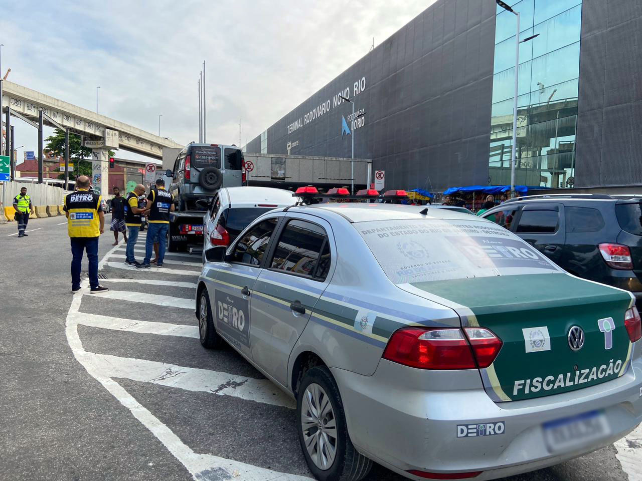 Operação Natal do Detro-RJ flagra carros irregulares na Rodoviária do Rio