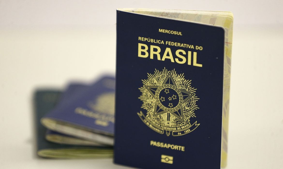 Polícia Federal segue há dois sem emitir novos passaportes
