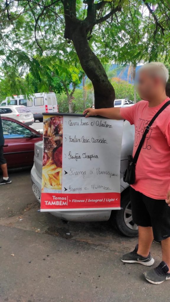 Prefeitura do Rio remove cinco carros que vendiam quentinhas de forma irregular