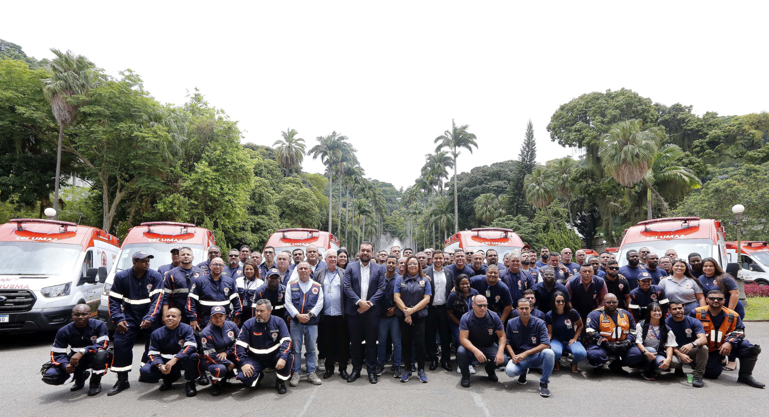 Governador Cláudio Castro entrega 60 novas ambulâncias para o serviço na capital (Foto: Luis Alvarenga)