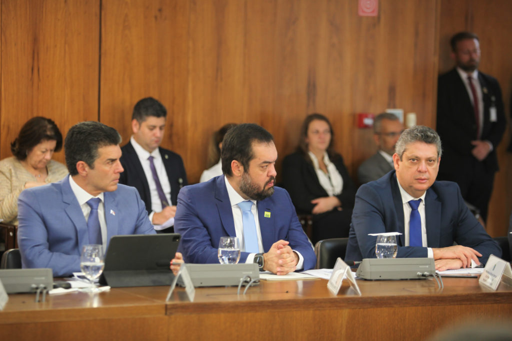 Cláudio Castro participa de encontro entre governadores e o presidente Lula