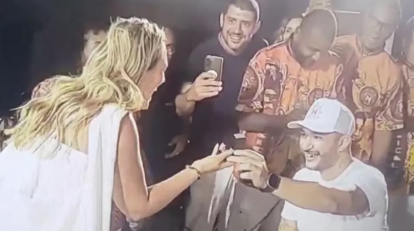 Ana Thaís Matos é pedida em casamento