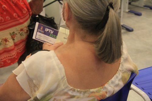 Contribuintes podem retirar carnês em três pontos de atendimento