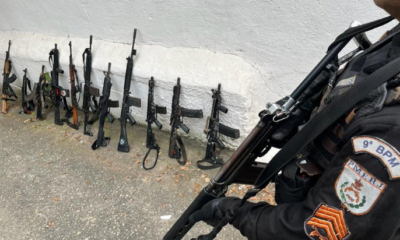 Operação da PM deixa dois suspeitos mortos e nove presos no Campinho; 11 fuzis foram apreendidos