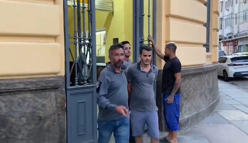 Ex-policial militar é preso por aplicar "golpe da maquininha" em turistas na Zona Sul do Rio