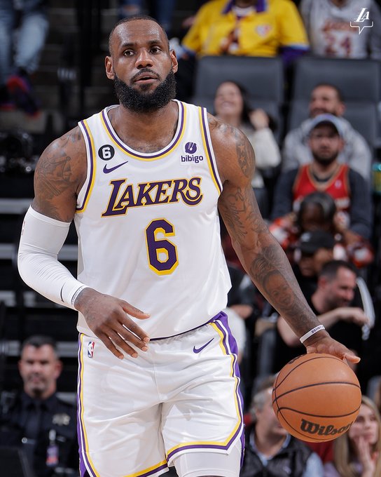 LeBron agora é o 10º maior cestinha da história; veja quem ainda