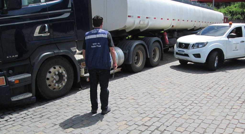 Auditores Fiscais da Secretaria de Fazenda apreendem 42 mil litros de etanol