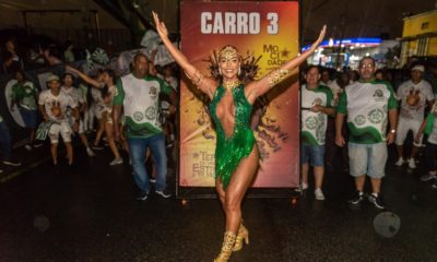 Aline Mineiro faz sua estreia no carnaval como musa da Mocidade Independente de Padre Miguel
