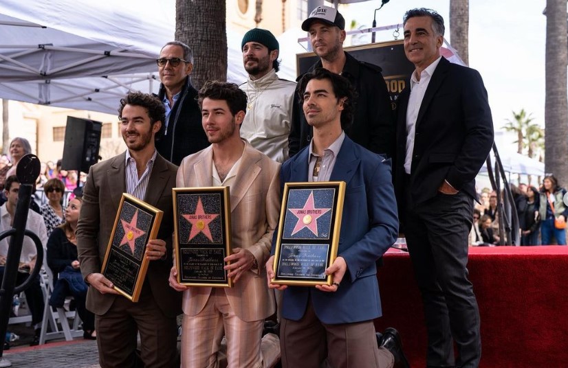Jonas Brothers ganham estrela na calçada da fama