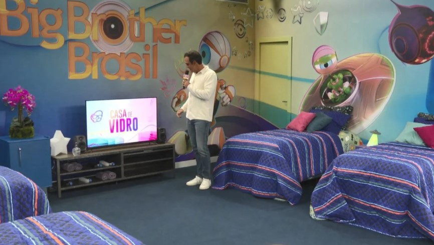 Tadeu Schmidt na Casa de Vidro do BBB 23