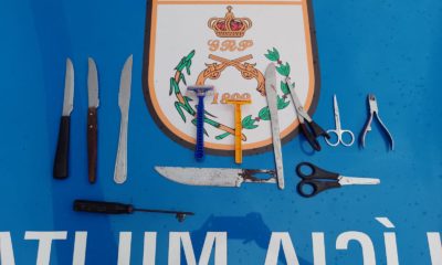 PM realiza operação para apreender armas brancas na Ilha do Governador