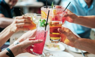 De olho no verão: cuidado com o gelo na hora de consumir bebidas