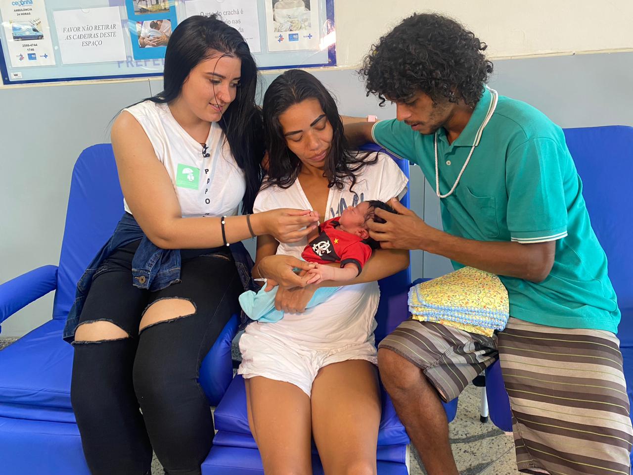 Bebê nasce dentro de ônibus na Barra da Tijuca