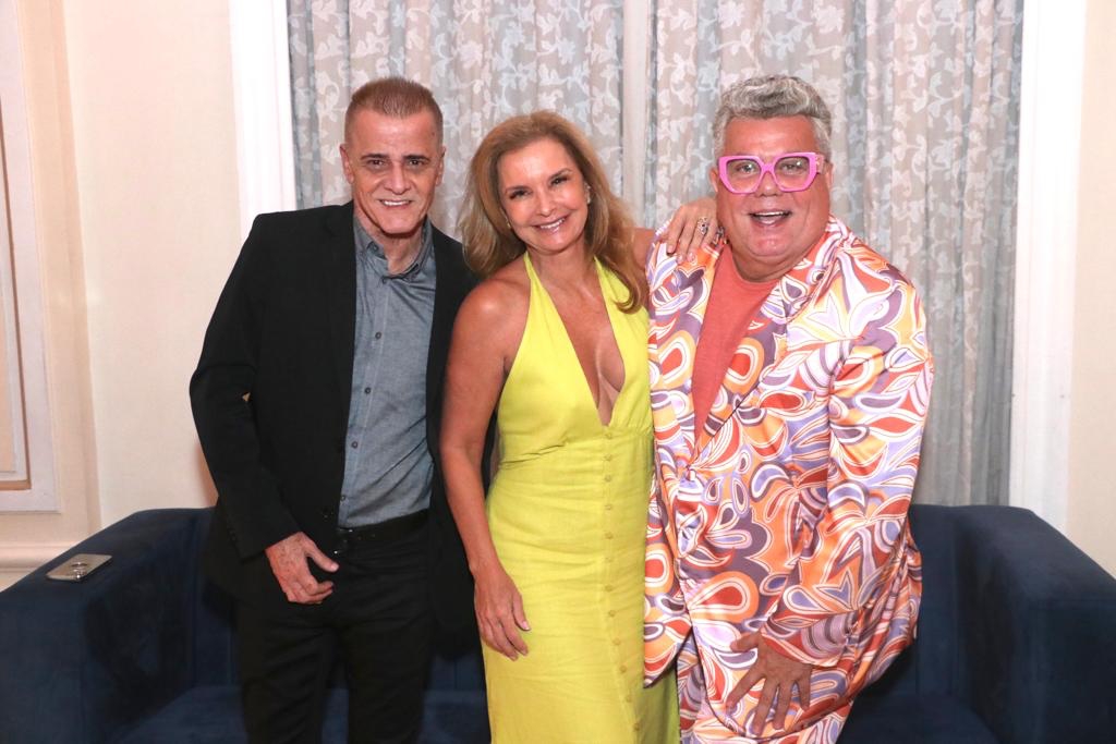 Musa da Unidos de Vila Isabel participa do 1º leilão e jantar beneficente do Instituto Beija-Flor