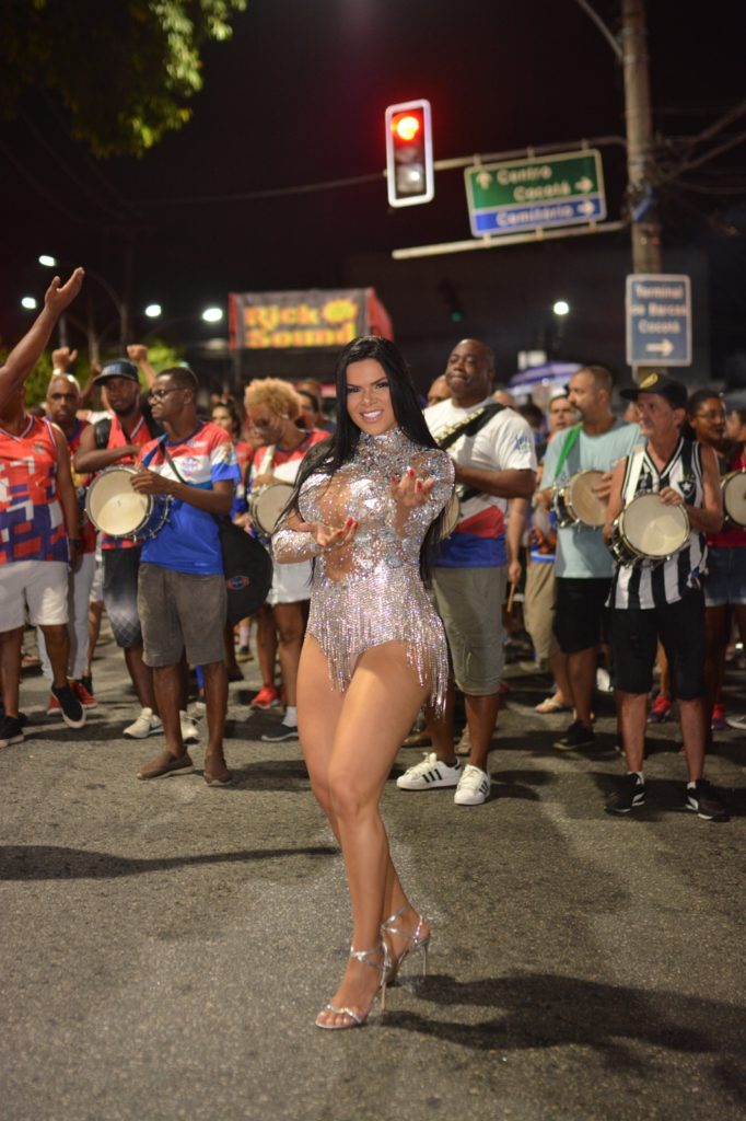 Juliana Souza, rainha de bateria da escola de samba União da Ilha