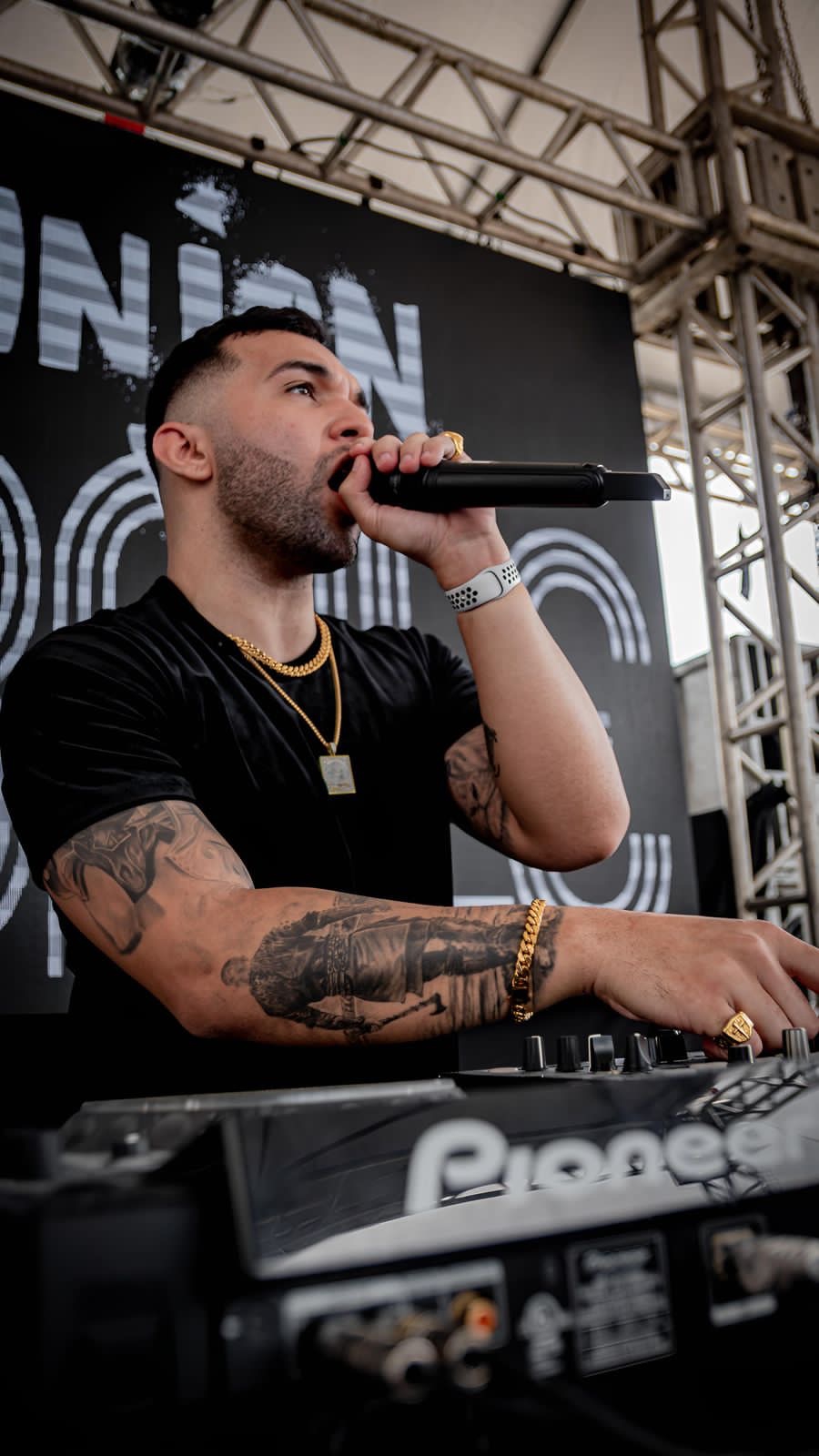 'Quero dar continuidade ao legado de família', diz Jonathan Costa ao lançar paredão de som