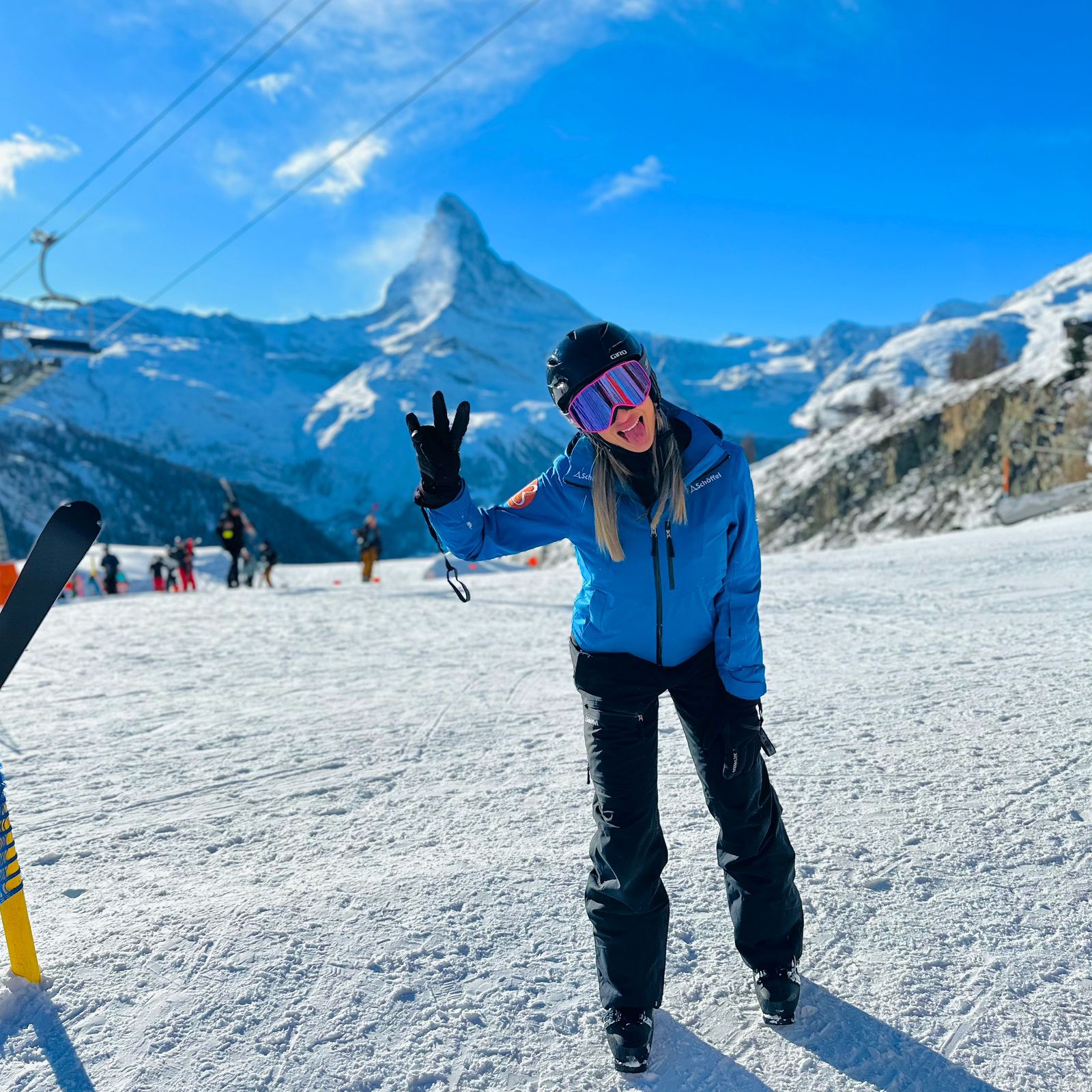 Apresentadora Jaqueline Marques esquia pela primeira vez na Suíça