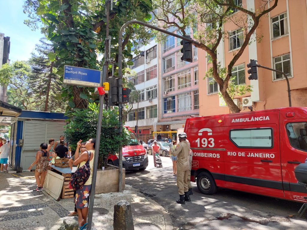 Imóvel pega fogo em Copacabana