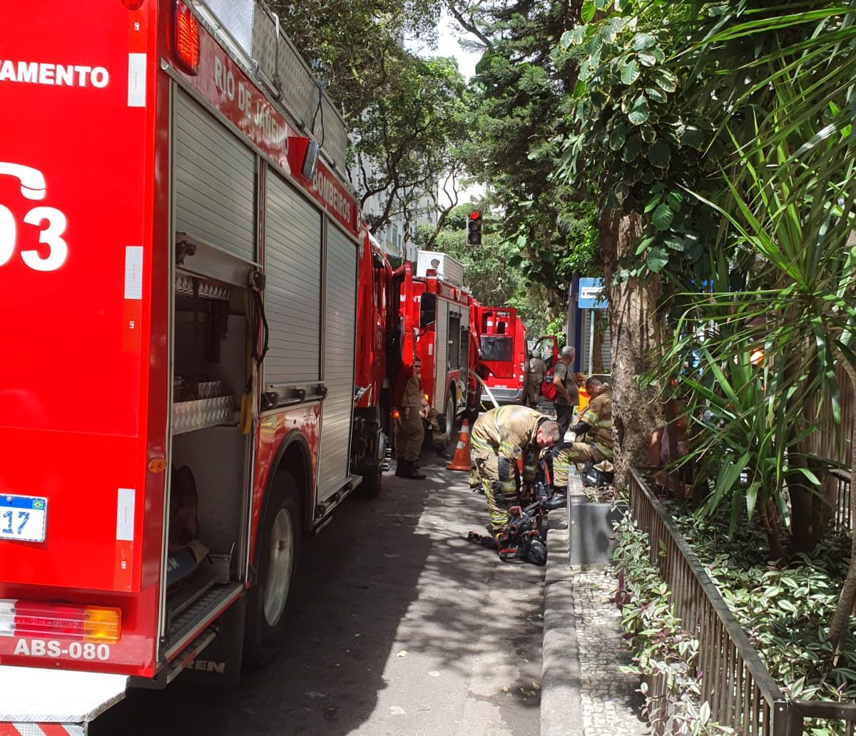 Imóvel pega fogo em Copacabana