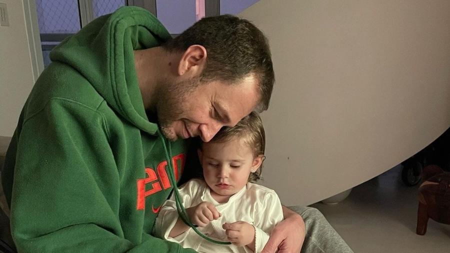 Tiago Leifert e a filha Lua