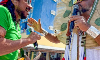 Bell Marques canta com Carlinhos Brown em Arrastão na Quarta-feira de Cinzas em Salvador (Foto: Fabio Cunha/ Divulgação)