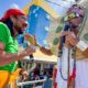 Bell Marques canta com Carlinhos Brown em Arrastão na Quarta-feira de Cinzas em Salvador (Foto: Fabio Cunha/ Divulgação)
