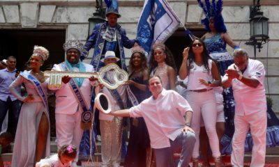 Paes entrega chave da cidade ao 'Rei Momo', e declara oficialmente aberto o Carnaval 2023 (Foto: Beth Santos/ Prefeitura do Rio)