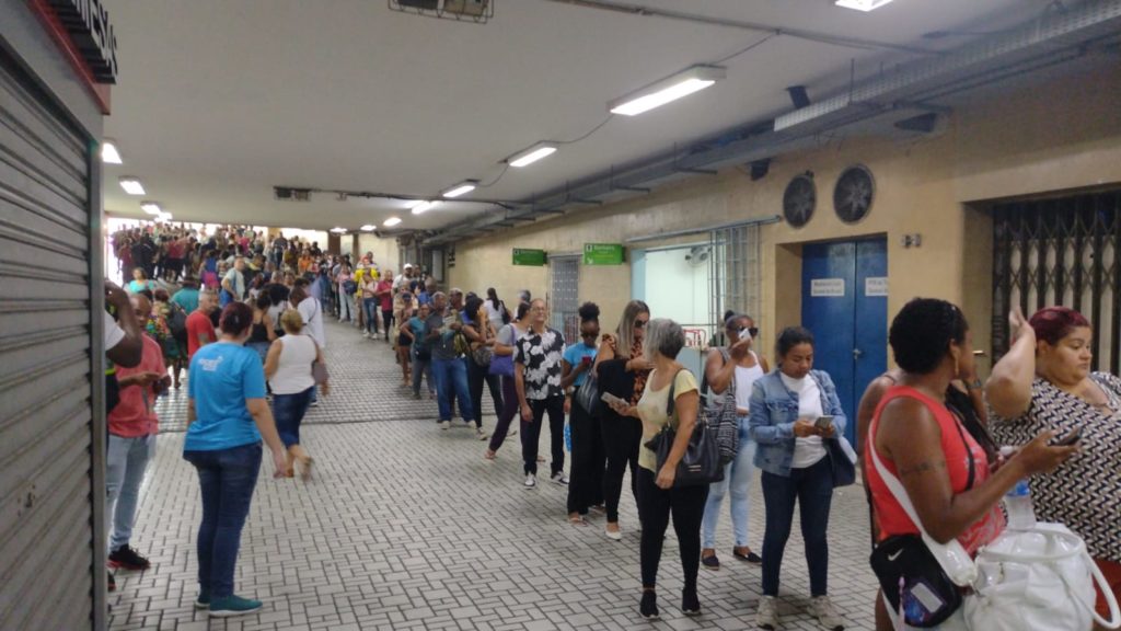 Fila na Central do Brasil para cadastro do Bilhete Único Intermunicipal